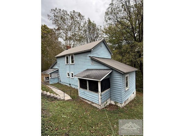 166 Laurel St, GARY, WV 24895