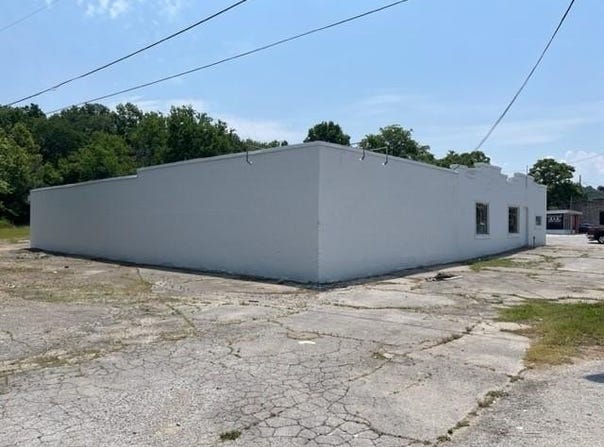1930  N College  AVE, Fayetteville, AR 72703