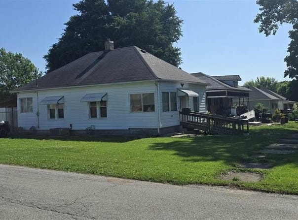 1059 Blackman Street, Clinton, IN 47842
