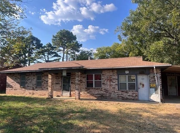 305 Bois D'Arc Avenue, Kiowa, OK 74553