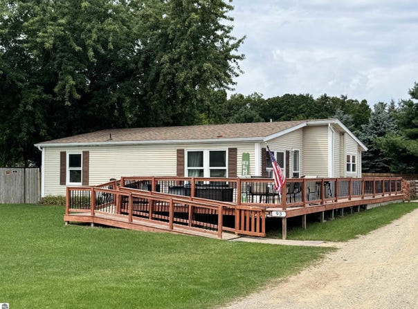 93 E Kapplinger Drive, Farwell, MI 48622