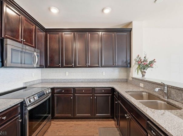 1424 Hudson Cir, Highland Park Boro, NJ 08904-1872