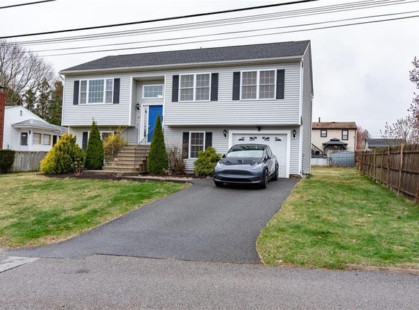 10 Flanders Street, Johnston, RI 02919