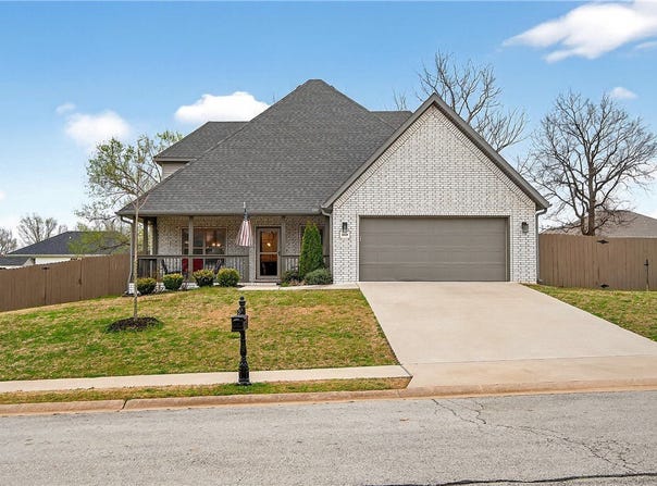 1040 Harrison Street, Pea Ridge, AR 72751