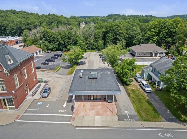 12 School St, Merrimac, MA 01860