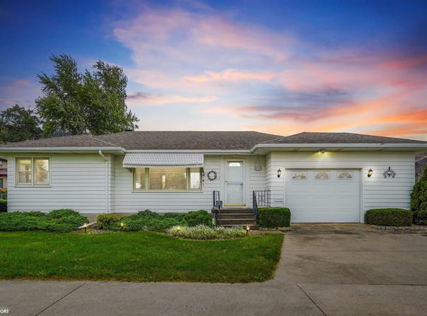 909 1/2 E South Street, Marshalltown, IA 50158