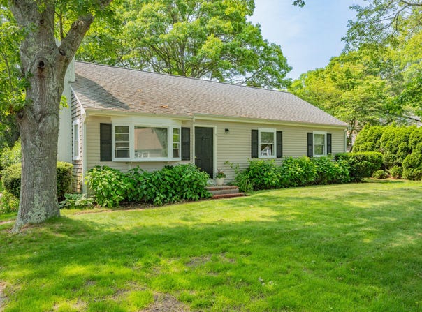 32 Jamie Lane, East Falmouth, MA 02536