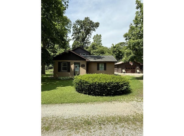 1446 Harbours Woodland Court, Winchester, IN 47394
