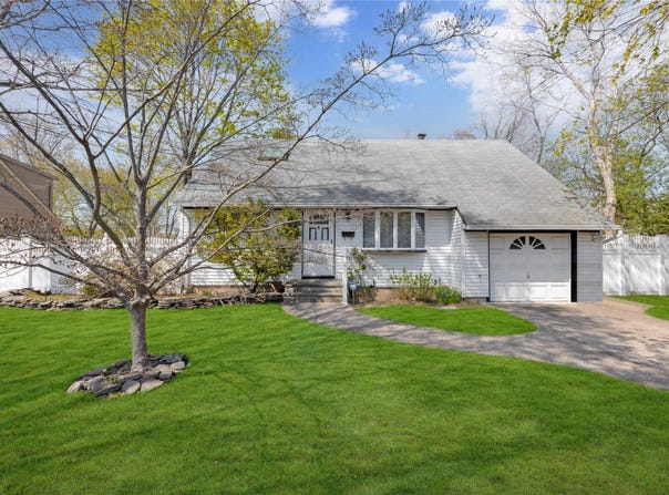 5 Krause Street, Bay Shore, NY 11706