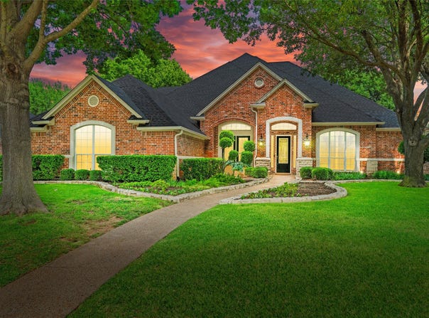 912 Walnut Falls Circle, Mansfield, TX 76063