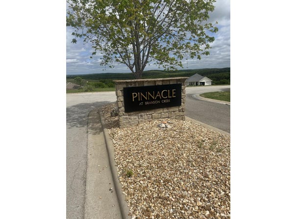 Pinnacle Circle, Hollister, MO 65672