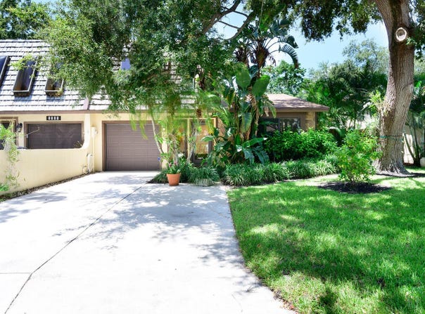 1085 Raintree Drive, Palm Beach Gardens, FL 33410