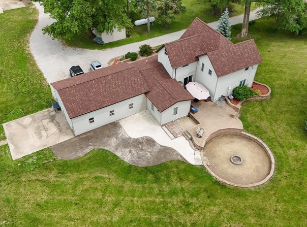 382 Keigwin, WALNUT, IL 61376