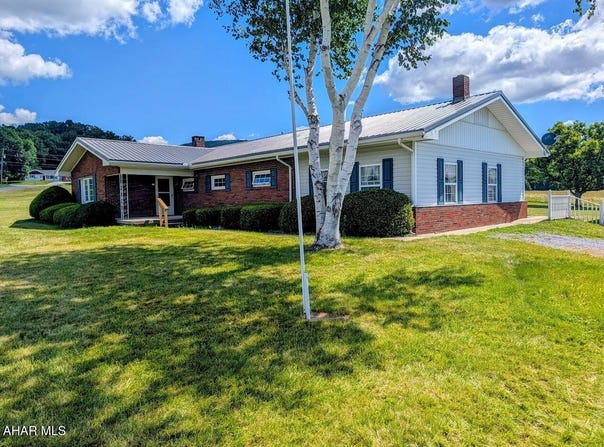 200 Jacks Corner Road, Hopewell, PA 16650