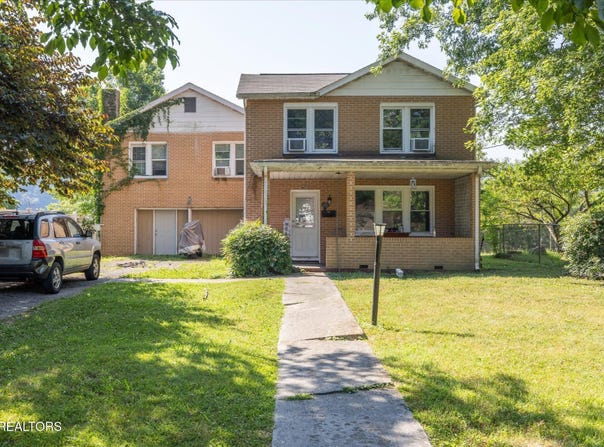 722 Sewanee St, Harriman, TN 37748