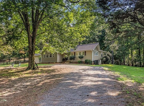 1281 Lawrence Road, Molena, GA 30258