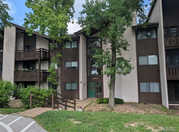 1380 Heritage Landing, St Charles, MO 63303