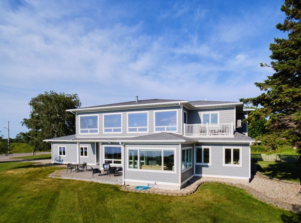 1019 Sweetnam Drive, Manistee, MI 49660