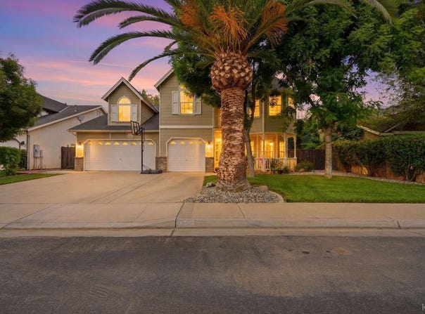 920 W Julia Way, Hanford, CA 93230