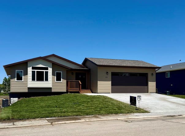 833 Ridgeview Street, Belle Fourche, SD 57717