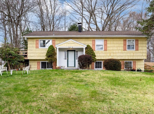22 Hood Place, Cortlandt Manor, NY 10567