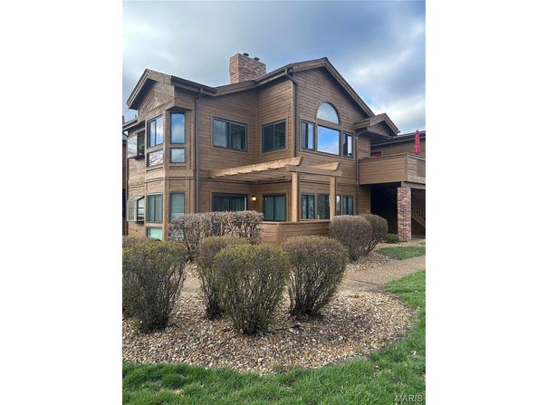 1401 Hemingway Lane, Weldon Spring, MO 63304