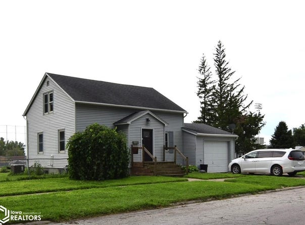 1544 Division Street, Webster City, IA 50595