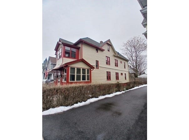 32 Wendell Pl, Springfield, MA 01105