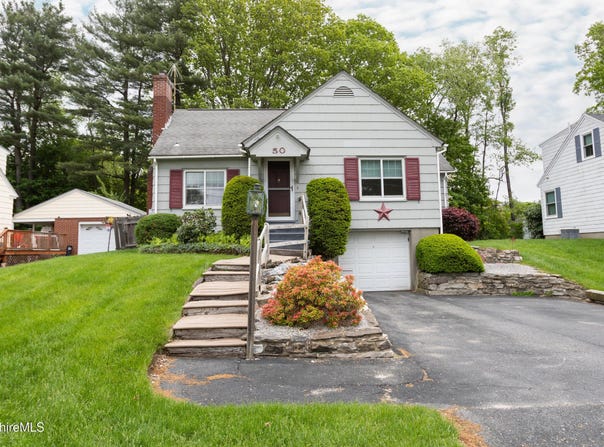 50 Williamsburg Ter, Pittsfield, MA 01201