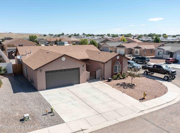 4700 EMERALD Street, Farmington, NM 87401