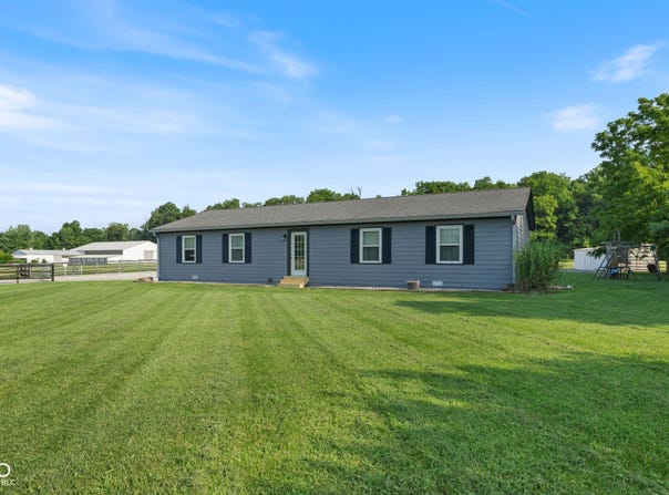 6919 E Us Highway 36, Bainbridge, IN 46105