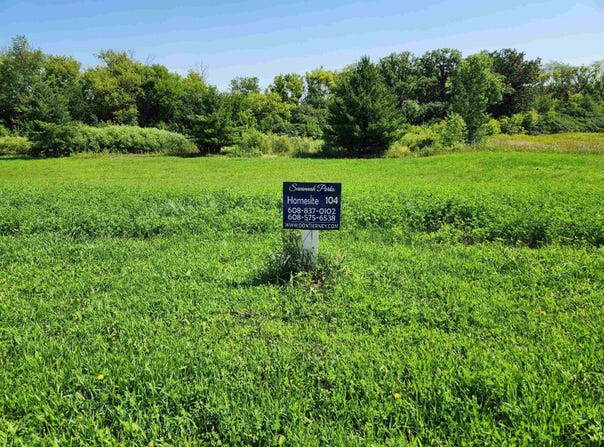180 Savannah Parkway, Deerfield, WI 53531