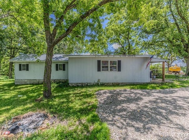 18780 Nellwood Lane, Lebanon, MO 65536