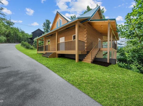 775 Chickasaw Gap Way, Pigeon Forge, TN 37863