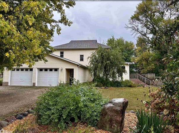 721 Center Street E, Britt, IA 50423
