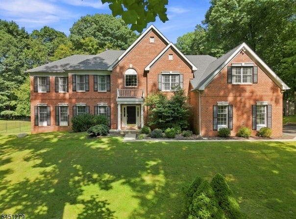 39 Ascot Dr, Washington Twp., NJ 07853-3660