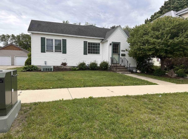 523 E 1 St., Sumner, IA 50674