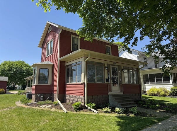 208 S Broad, LANARK, IL 61046