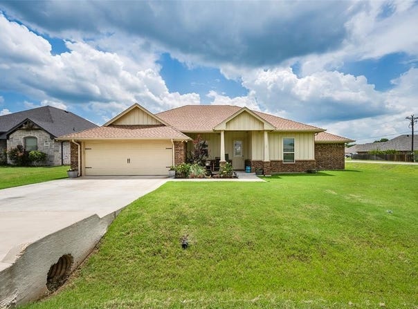 3200 White Horse Drive, Granbury, TX 76049