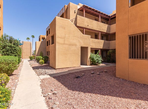 1810 E Blacklidge Drive, Tucson, AZ 85719