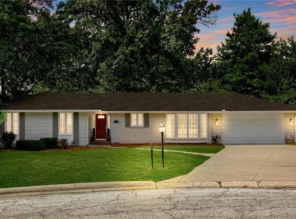 3 Maple Circle, Smithville, MO 64089