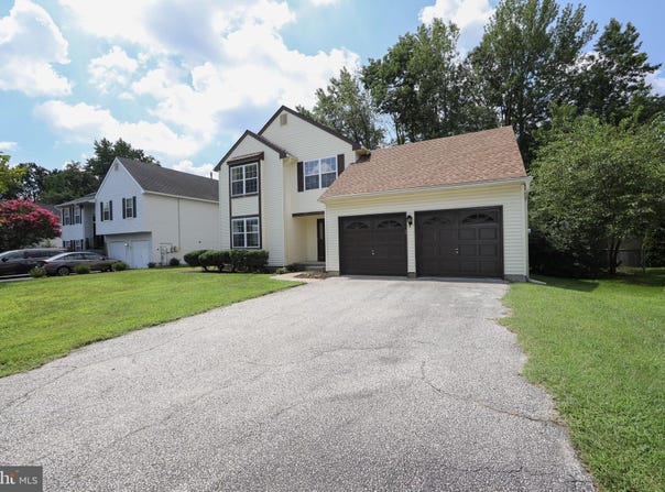 28 COUNTRY LANE, VOORHEES, NJ 08043