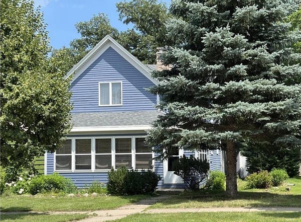 1157 6th Avenue S, Windom, MN 56101