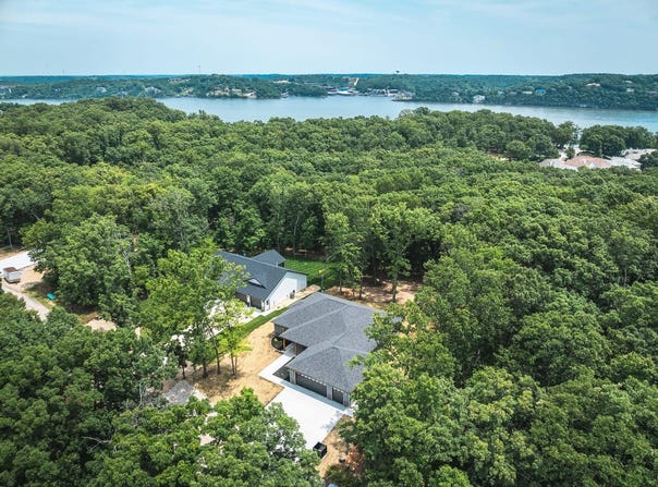 370 Via Appia Dr, Sunrise Beach, MO 65079