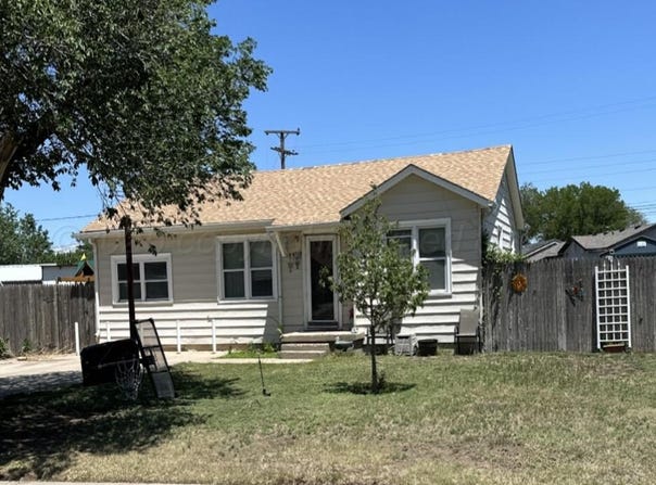 1123 BINKLEY Avenue, Dumas, TX 79029-5036