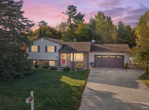 2801 S 5th Avenue, Escanaba, MI 49829