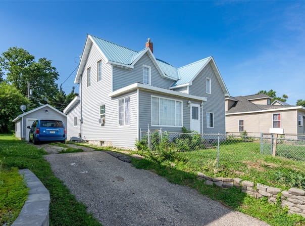 221 E Anson Street, Marshalltown, IA 50158