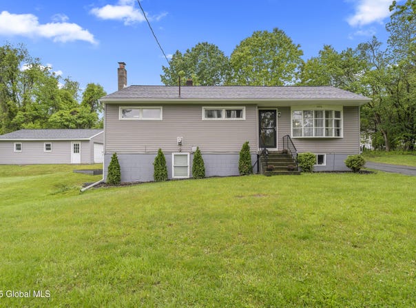 1876 Dover Lane, Schodack, NY 12033