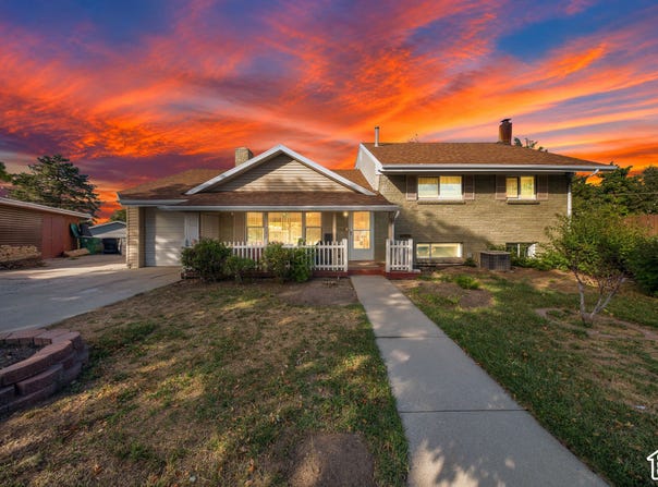 556 W GREENLEAF Dr, Murray, UT 84123