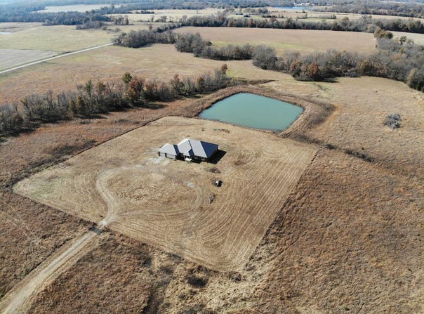 20079 Irving Rd, Chanute, KS 66720